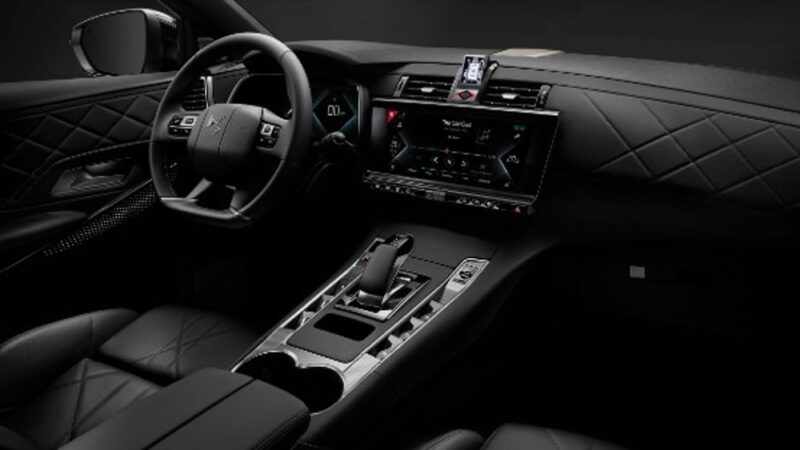 DS 7 Plug In interni