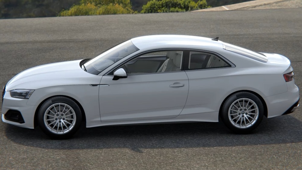 Audi A5 coupè bianca fianco