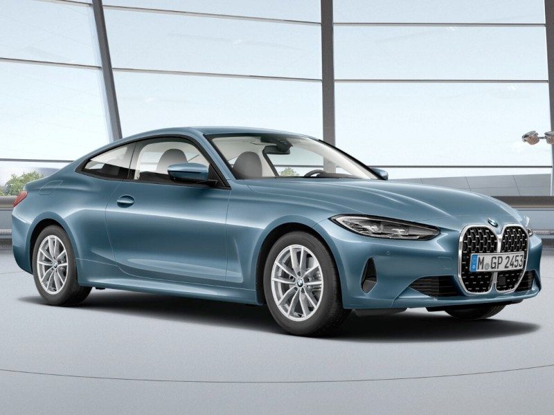 Bmw serie 4 coupé azzurra per noleggio