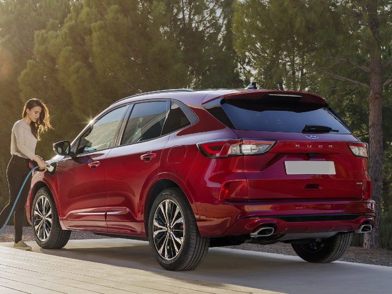 Ford Kuga hybrid plug in noleggio