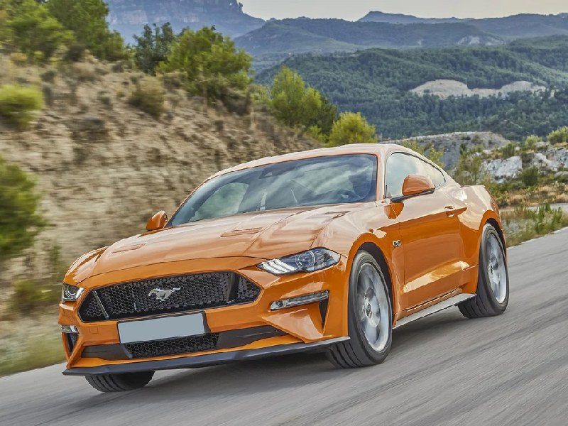 Ford Mustang coupè davanti arancio a noleggio