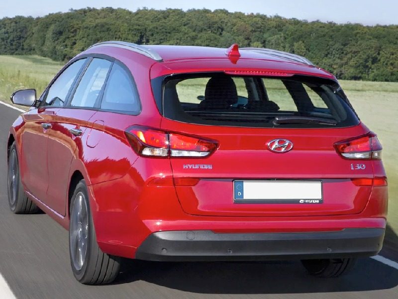 Hyundai I30 wagon ibrida a noleggio