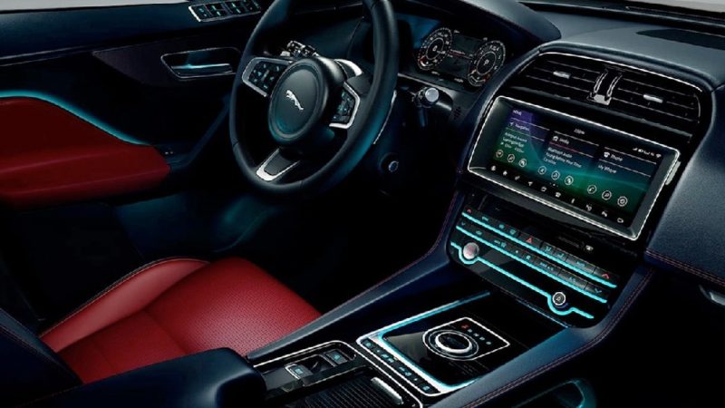 Jaguar F Pace interni