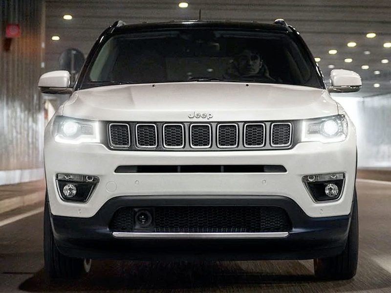 Jeep Compass longitude bianca mod. 2021 a noleggio