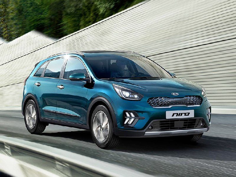 kia Niro hybrid blu a noleggio