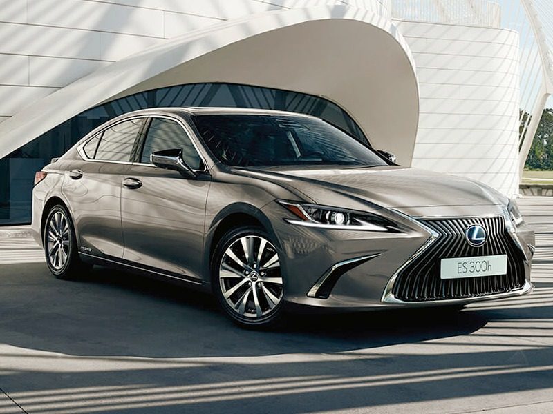 Lexus ES Hybrid a noleggio