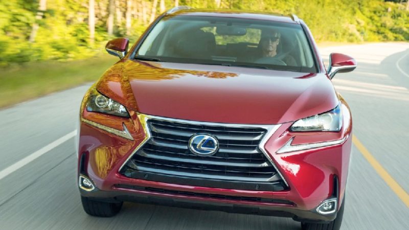 Lexus NX Hybrid rossa davanti