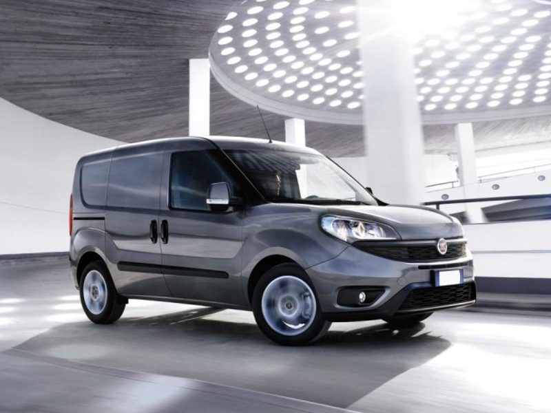 Fiat Doblò cargo trasporto medicinali in noleggio lungo termine