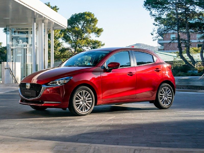 Mazda 2 ibrida per neopatentati a noleggio