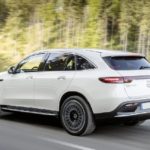 Mercedes EQC elettrica bianca fianco thumbnail