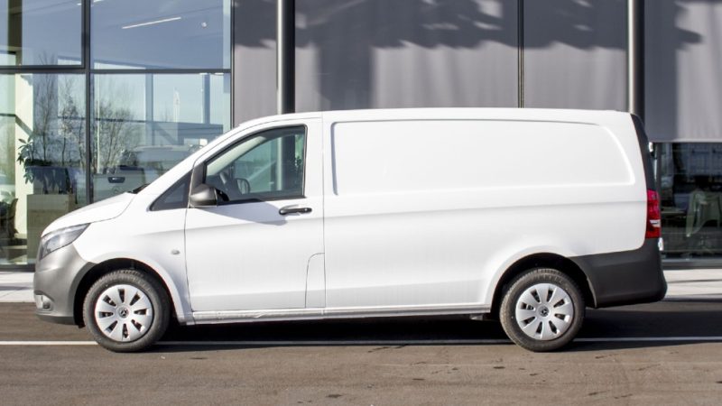 Mercedes Vito furgone fianco