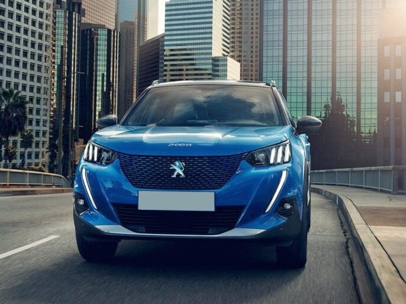 Peugeot e-2008 elettrica a noleggio