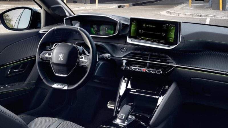 Peugeot e-208 elettrica interni