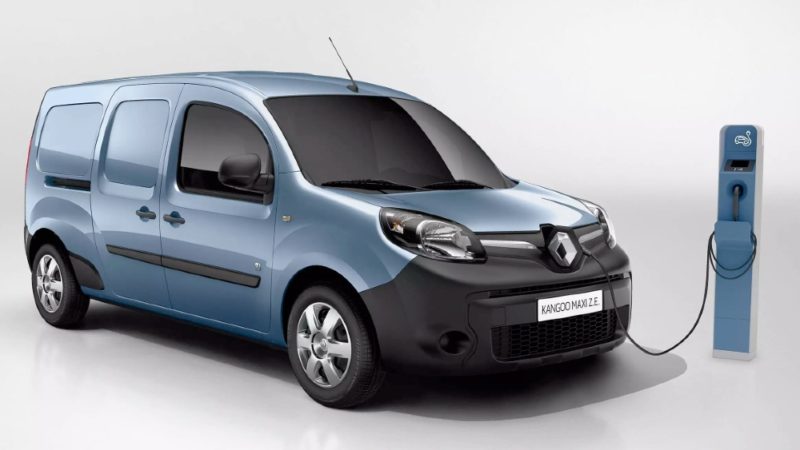 Renault Kangoo elettrico in ricarica