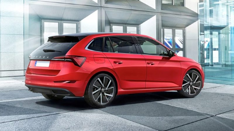 Skoda Scala automatica fianco