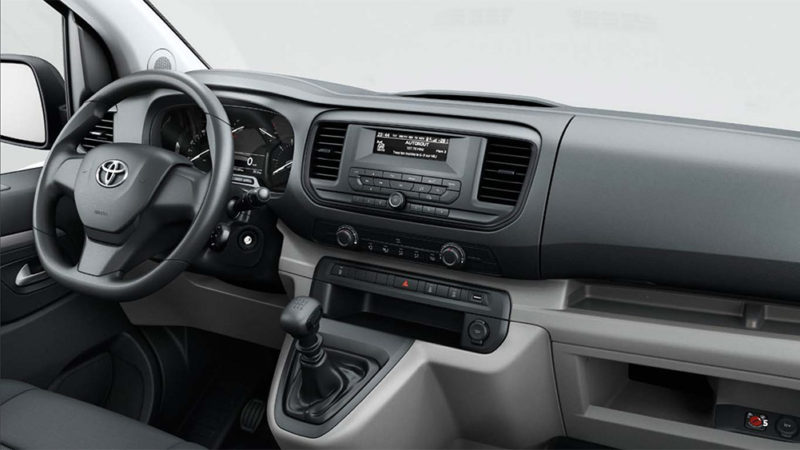 Toyota Proace furgone interni lato guida