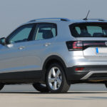 Volkswagen T-Cross vista posteriore tre quarti thumbnail