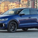 Volkswagen T-Roc vista frontale tre quarti thumbnail