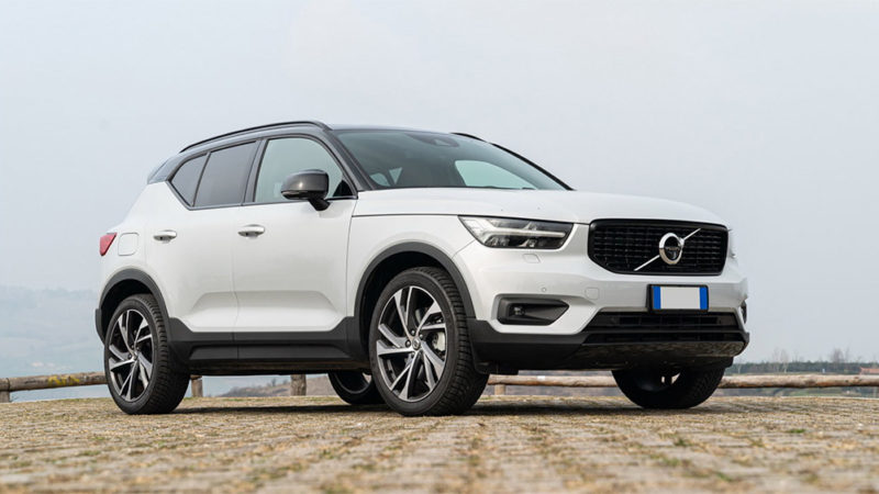 Volvo XC40 vista frontale tre quarti