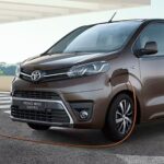 Toyota Porace Verso 9 posti elettrico in ricarica thumbnail