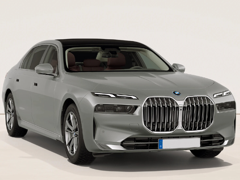 BMW serie 7 740 Mhev di colore grigio vista davanri
