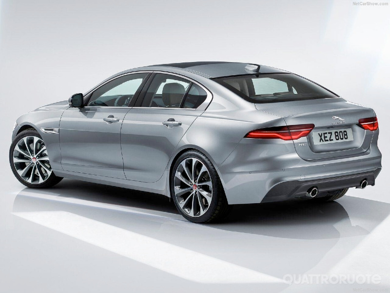 Jaguar XE noleggio lungo termine