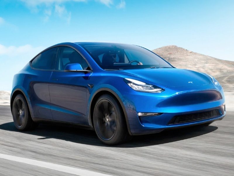 Tesla Model Y noleggio lungo termine
