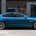 Jaguar XF blu fianco thumbnail