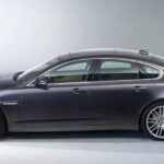 Jaguar XF grigia fianco thumbnail