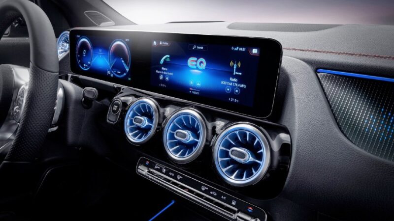 Mercedes EQA elettrica interni