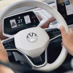 Volksvagen ID.4 particolare posto guida thumbnail