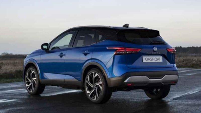 Nissan Qashqai Hybrid lato posteriore