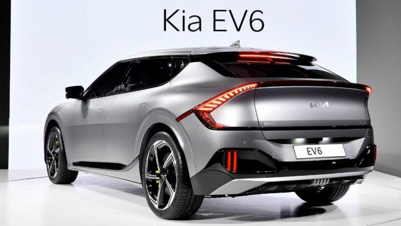Kia EV6 elettrica dietro