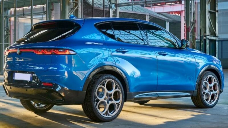 Alfa Romeo Tonale fianco