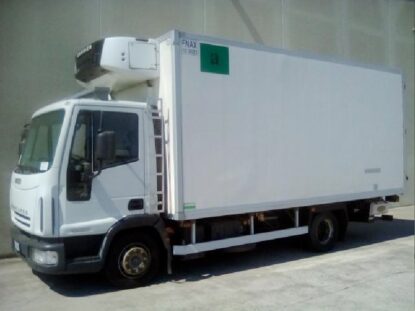 Camion frigo Iveco Eurocargo 100e17 davanti