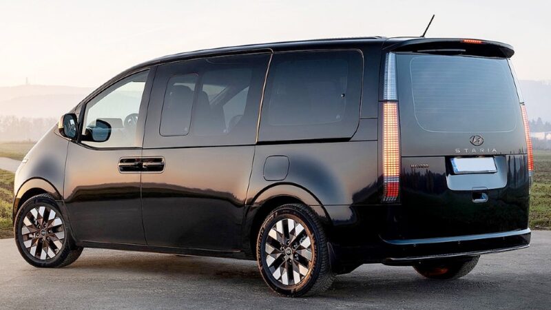 Hyundai Staria fianco