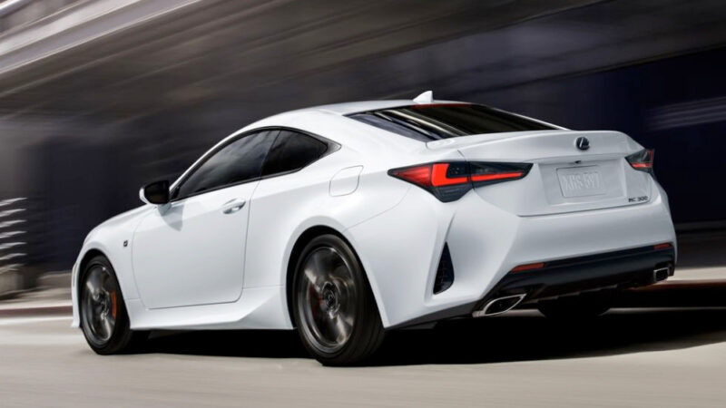 Lexus RC coupé fianco