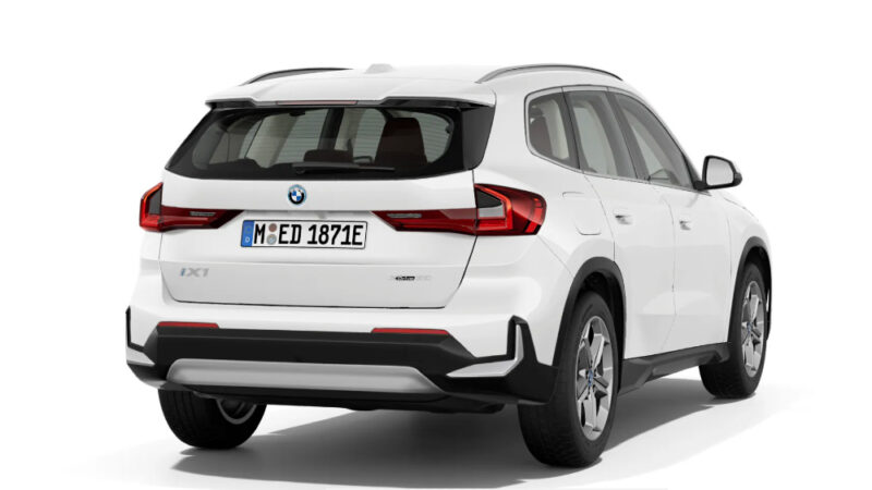 Bmw iX1 elettrica coda