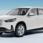 Bmw iX1 elettrica davanti e lato thumbnail