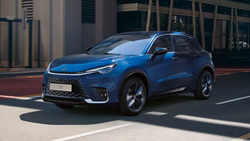 Lexus LBX fianco e davanti