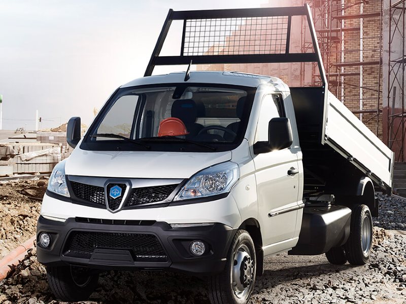 Nuovo Piaggio Porter cassone ribaltabile a noleggio