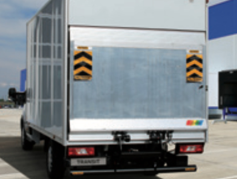 Ford Transit con sponda idraulica sollevatrice noleggio lungo termine