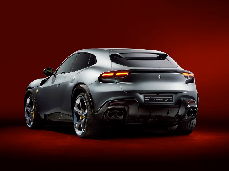 Ferrari Purosangue in noleggio lungo termine