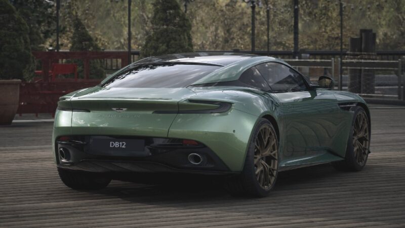 Coda Aston Martin DB12 Coupè a noleggio