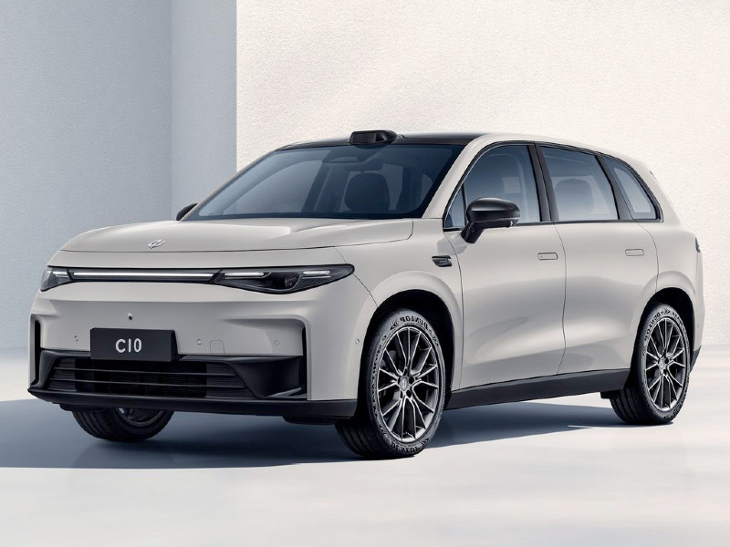 Fianco Leapmotor C10 Reev per noleggio lungo termine Trevirent