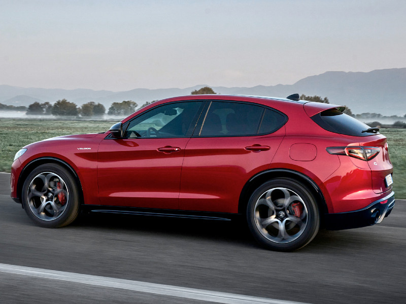Fianco Alfa Romeo Stelvio N1 Autocarro Rossa SUV premium per aziende con 5 posti