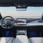 Byd Seal 6 dm i touring interni con vista posto guida e schermo thumbnail